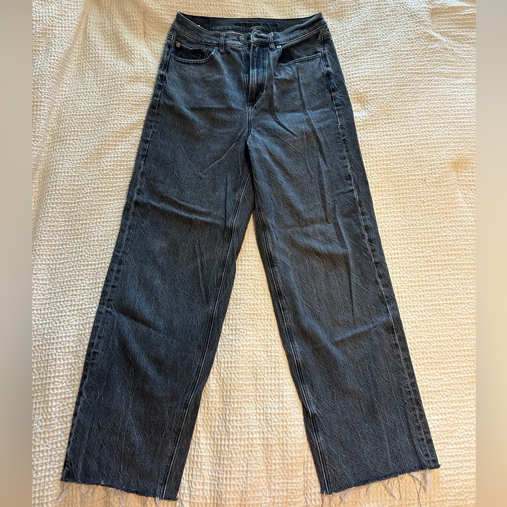 American eagle // black wash jeans // size 4 // cropped to ankle